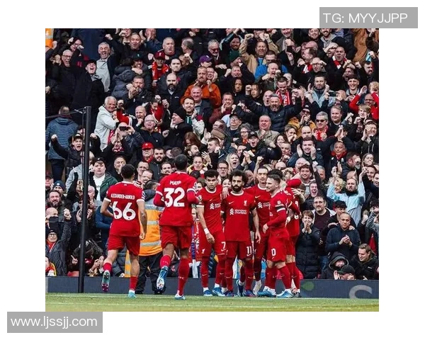 足球界风云再起 新星加盟豪门 巨星转会引发热议